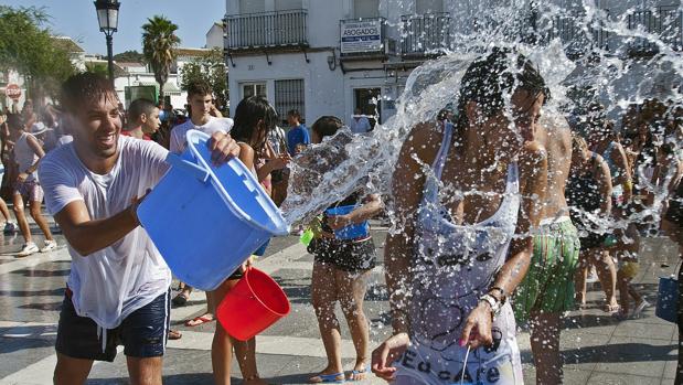 La Fiesta del Agua cumple 30 años en Castilblanco y marca el inicio de la Feria